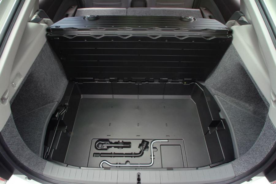  Toyota Prius 2004 года  (фото 33 из 48)